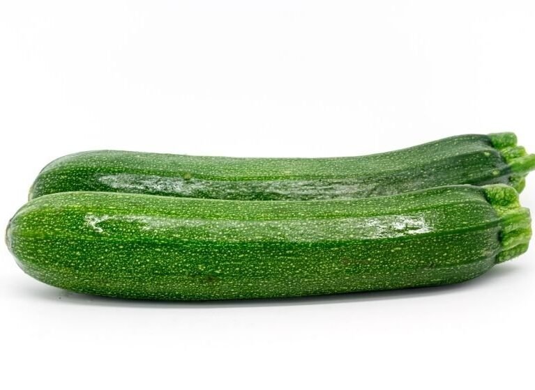 Natur.net.tr taze siyah kabak, düşük kalorili ve yüksek antioksidan içerikli koyu yeşil kabak.